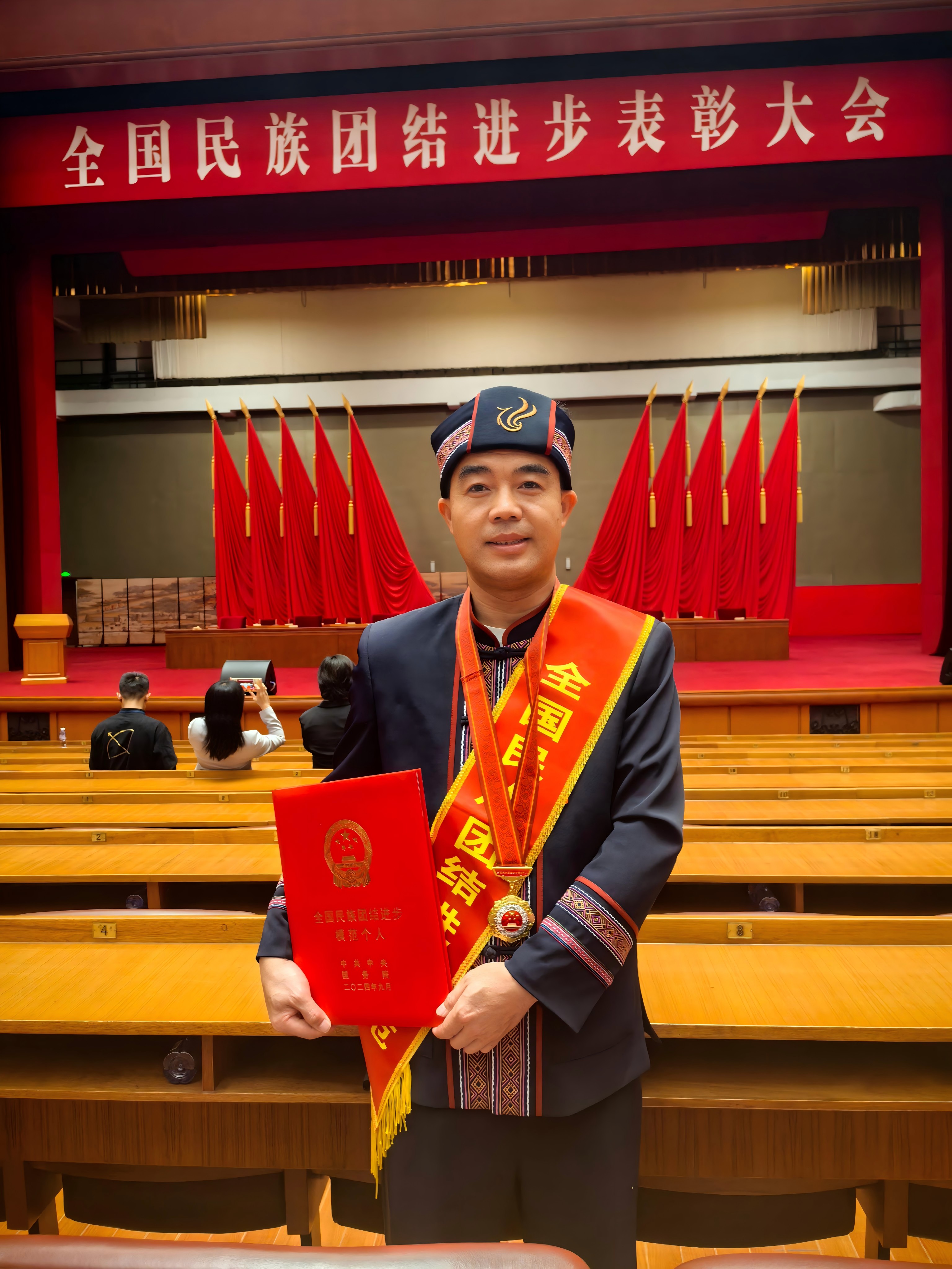 1、銀總獲獎(jiǎng)圖片(1)